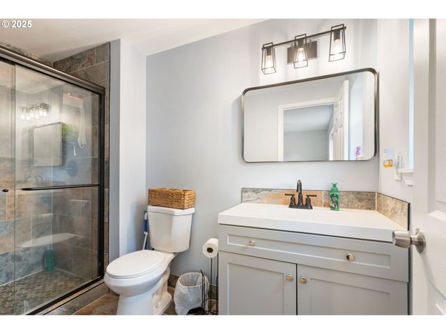 453 N 11TH St, St Helens, OR 97051