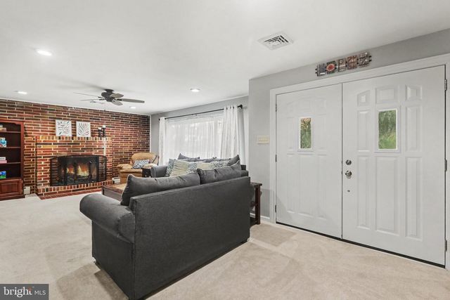 7710 MANOR DR, Harrisburg, PA 17112