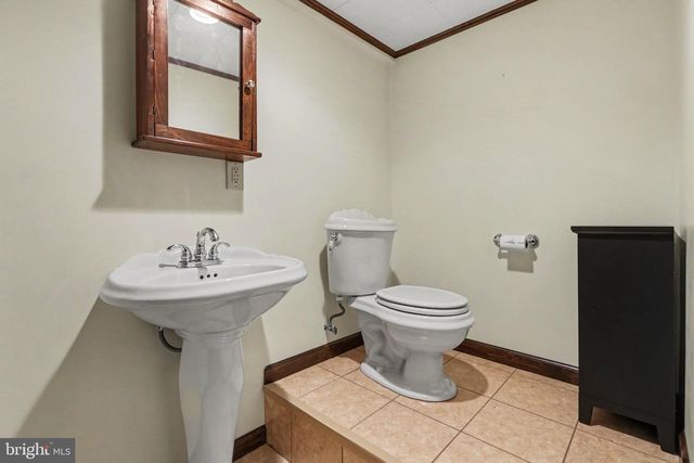 7710 MANOR DR, Harrisburg, PA 17112