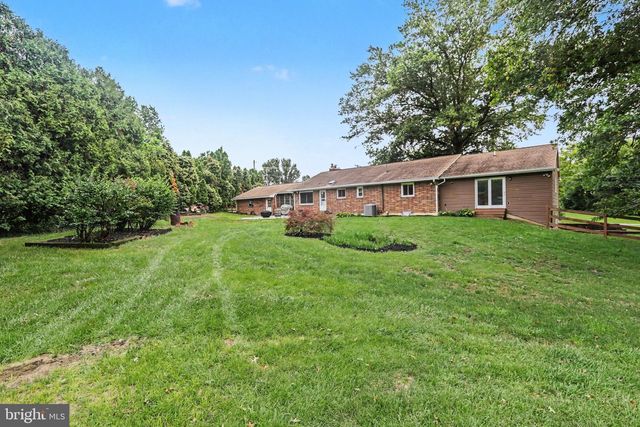 7710 MANOR DR, Harrisburg, PA 17112