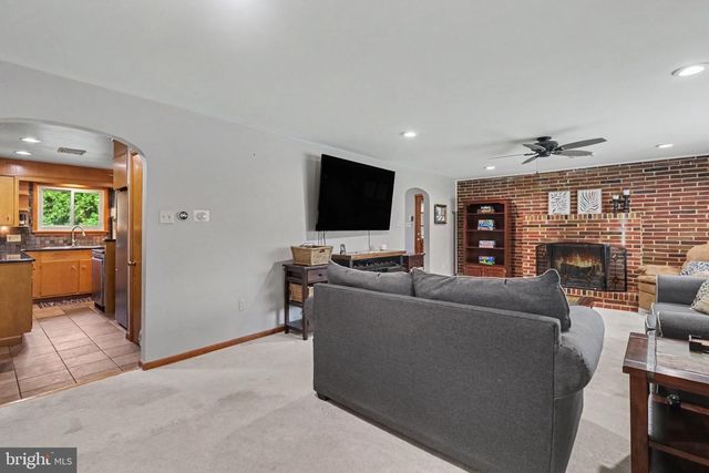 7710 MANOR DR, Harrisburg, PA 17112