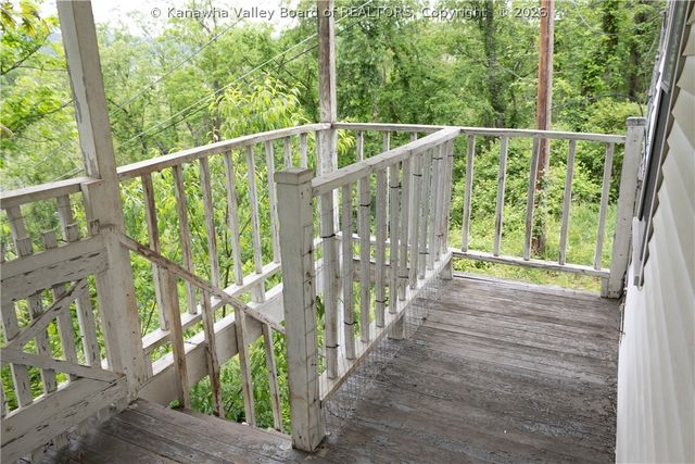 127 Bailes Drive, Nitro, WV 25143