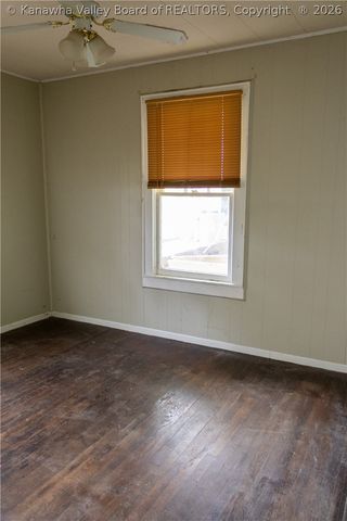 127 Bailes Drive, Nitro, WV 25143
