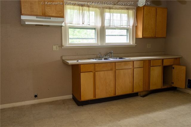 127 Bailes Drive, Nitro, WV 25143