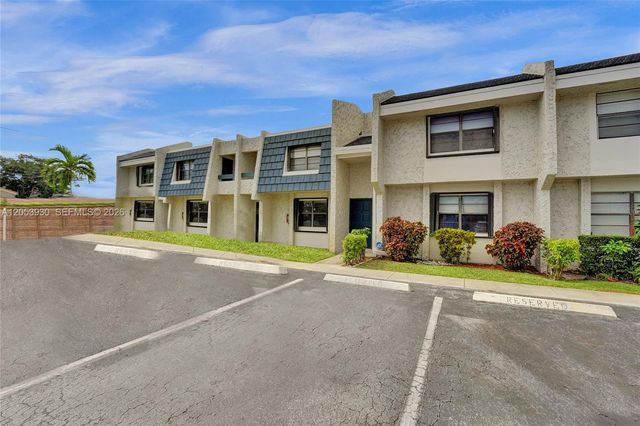 2601 N 40th Avenue A9, Hollywood, FL 33021