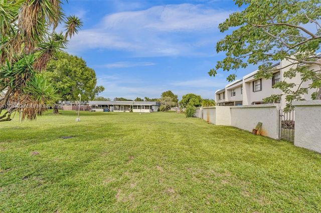 2601 N 40th Avenue A9, Hollywood, FL 33021