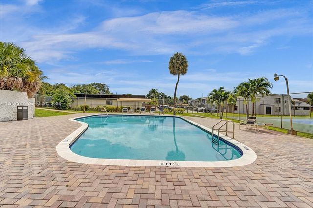2601 N 40th Avenue A9, Hollywood, FL 33021