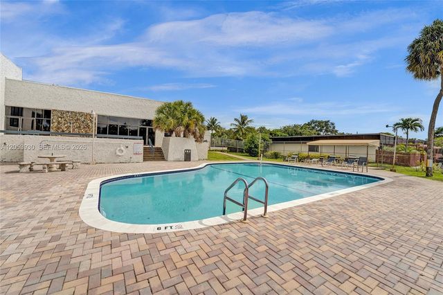 2601 N 40th Avenue A9, Hollywood, FL 33021