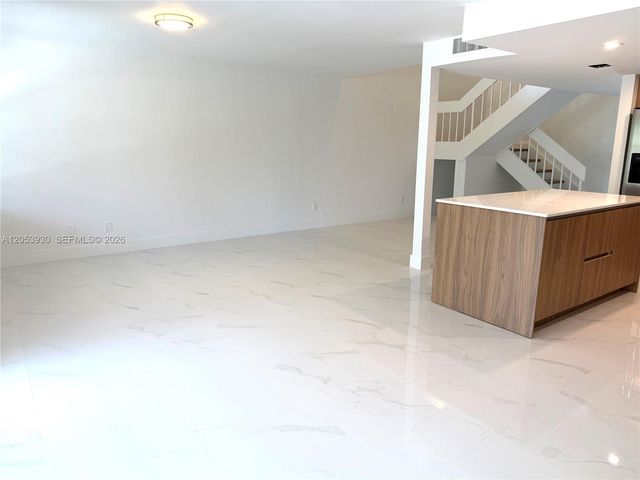 2601 N 40th Avenue A9, Hollywood, FL 33021