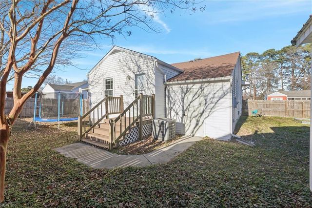 702 Sedgefield DR, Newport News, VA 23605