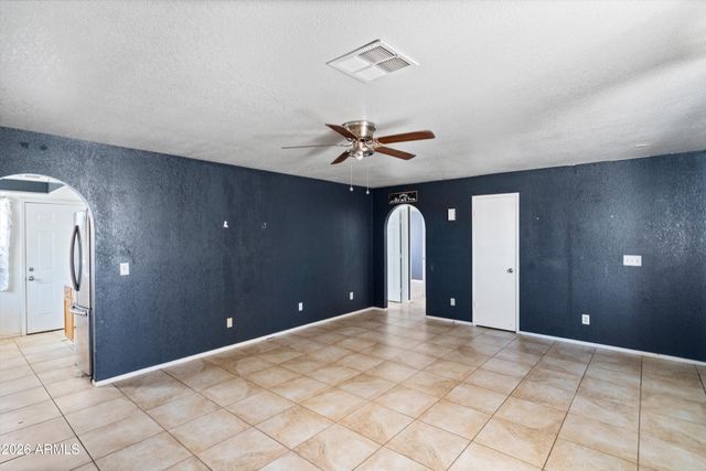 21701 W GRIFFIN Avenue, Wittmann, AZ 85361