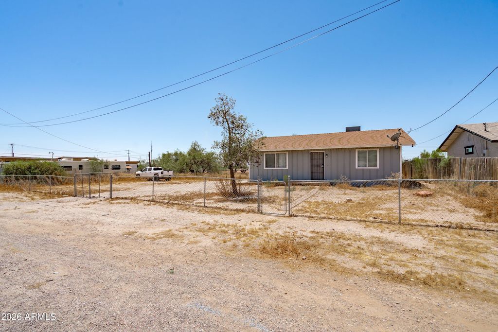 21701 W GRIFFIN Avenue, Wittmann, AZ 85361 — photo 2