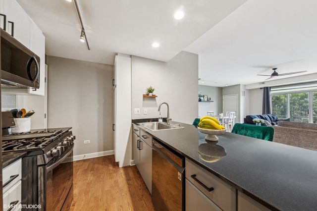 680 N Green Street 402, Chicago, IL 60642