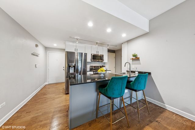680 N Green Street 402, Chicago, IL 60642