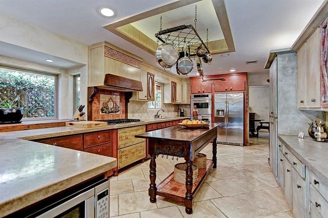 2607 Crossvine Circle, The Woodlands, TX 77380