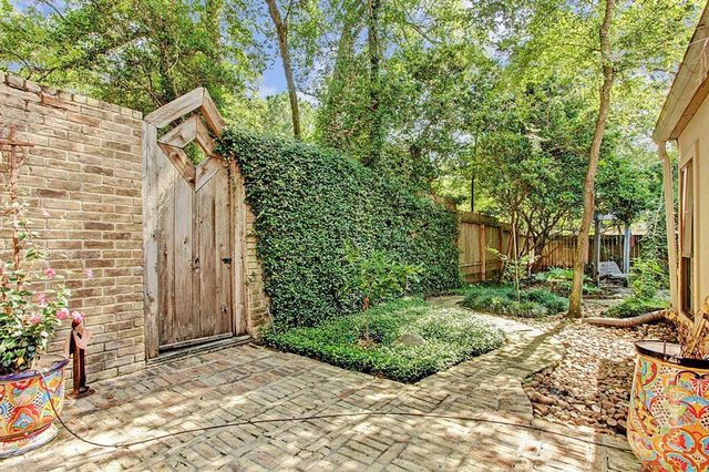 2607 Crossvine Circle, The Woodlands, TX 77380