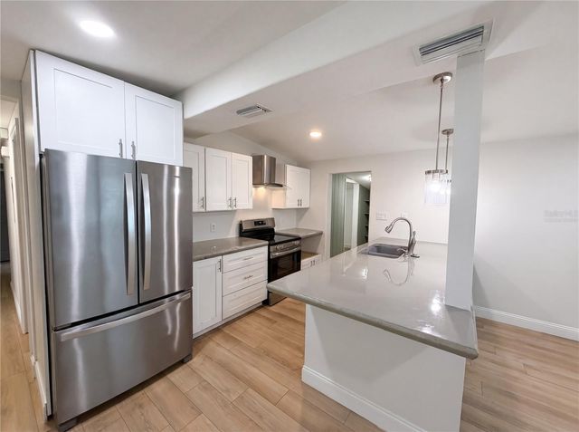 2905 E CHELSEA STREET, Tampa, FL 33610