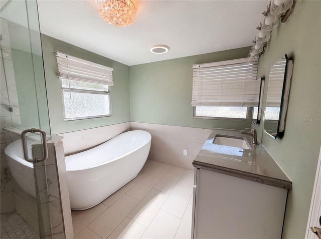 2905 E CHELSEA STREET, Tampa, FL 33610