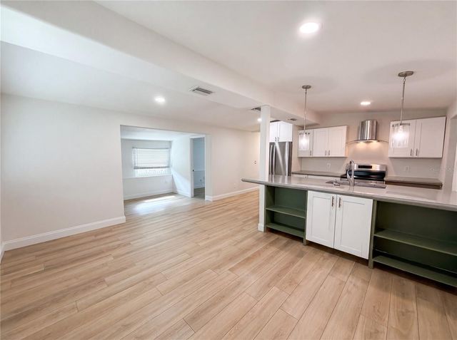 2905 E CHELSEA STREET, Tampa, FL 33610