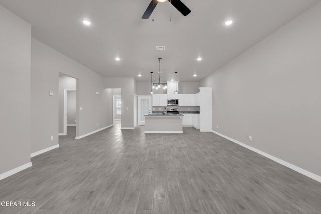 624 Hesse Drive, Socorro, TX 79927