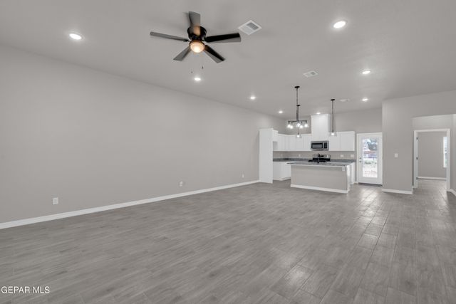 624 Hesse Drive, Socorro, TX 79927