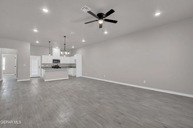 624 Hesse Drive, Socorro, TX 79927