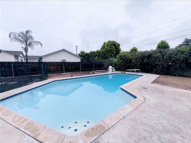 836 E Whitcomb, Glendora, CA 91741