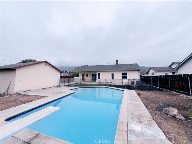 836 E Whitcomb, Glendora, CA 91741