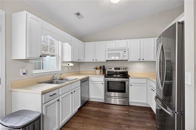 2107 Jefferson Court, Archdale, NC 27263