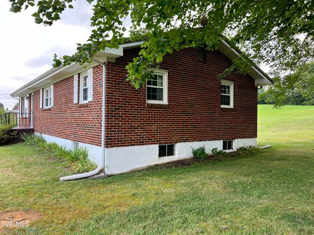 3999 Weaver Pike, Bluff City, TN 37618