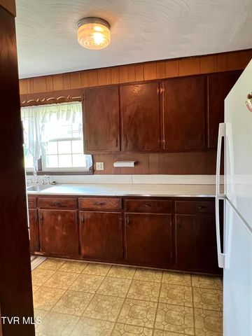 3999 Weaver Pike, Bluff City, TN 37618
