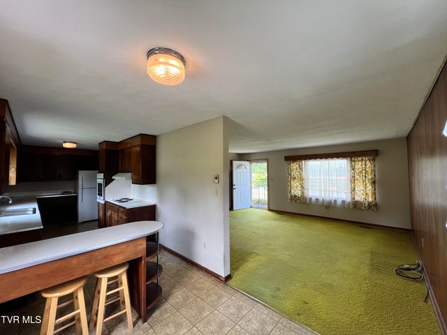 3999 Weaver Pike, Bluff City, TN 37618