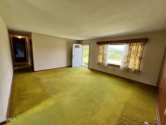 3999 Weaver Pike, Bluff City, TN 37618