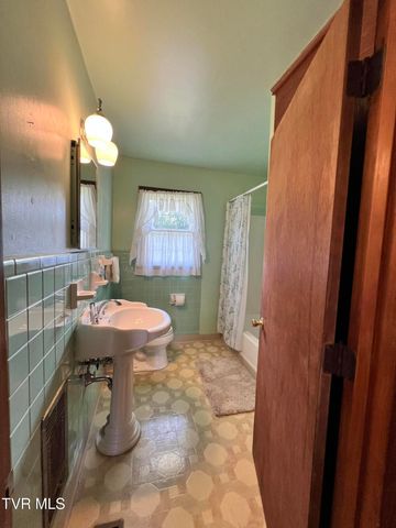 3999 Weaver Pike, Bluff City, TN 37618