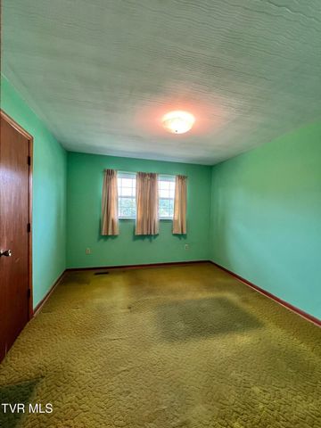 3999 Weaver Pike, Bluff City, TN 37618
