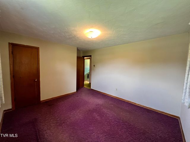 3999 Weaver Pike, Bluff City, TN 37618