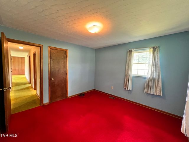 3999 Weaver Pike, Bluff City, TN 37618