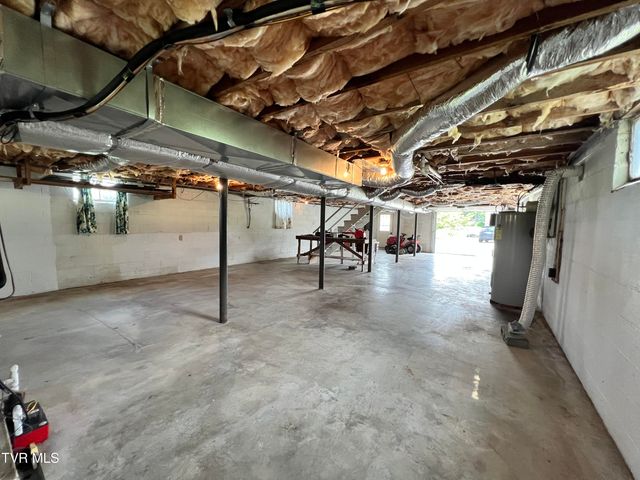 3999 Weaver Pike, Bluff City, TN 37618