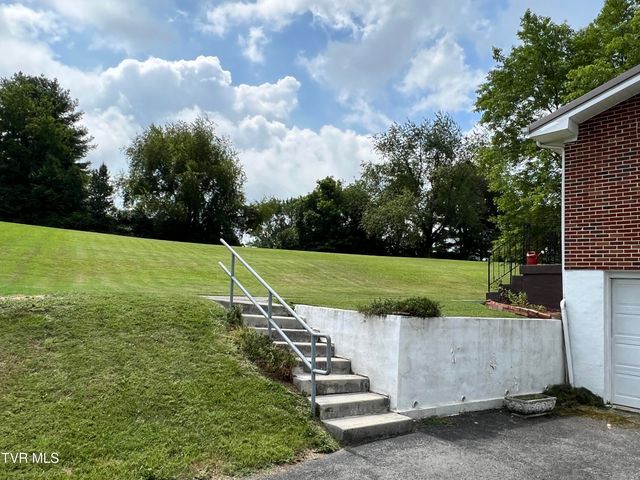 3999 Weaver Pike, Bluff City, TN 37618