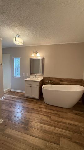 3083 Lake Sue Drive, Crestview, FL 32539