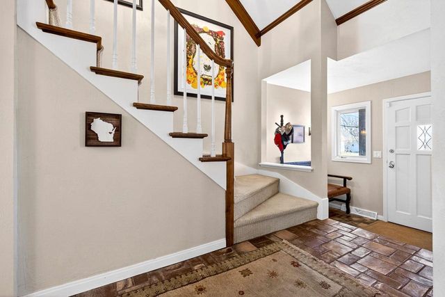 157 OLD ORCHARD LANE, Neenah, WI 54956