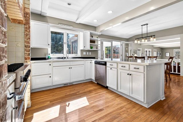 157 OLD ORCHARD LANE, Neenah, WI 54956