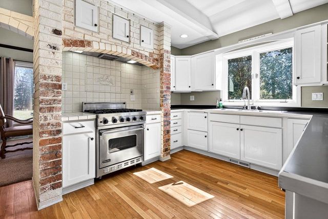 157 OLD ORCHARD LANE, Neenah, WI 54956