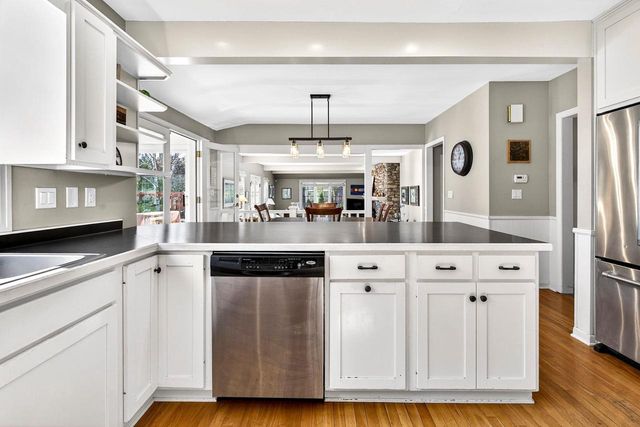 157 OLD ORCHARD LANE, Neenah, WI 54956