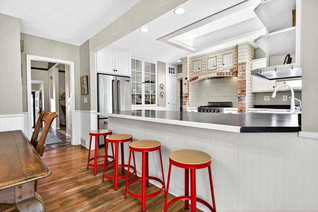 157 OLD ORCHARD LANE, Neenah, WI 54956