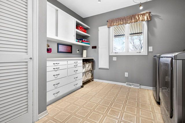 157 OLD ORCHARD LANE, Neenah, WI 54956