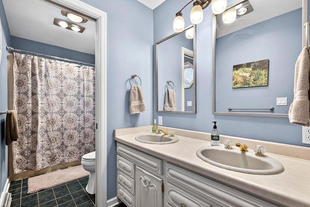 157 OLD ORCHARD LANE, Neenah, WI 54956