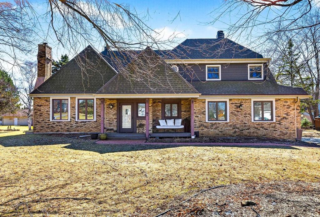 157 OLD ORCHARD LANE, Neenah, WI 54956