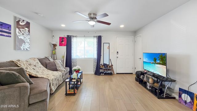 8012 W HIGHLAND Avenue, Phoenix, AZ 85033