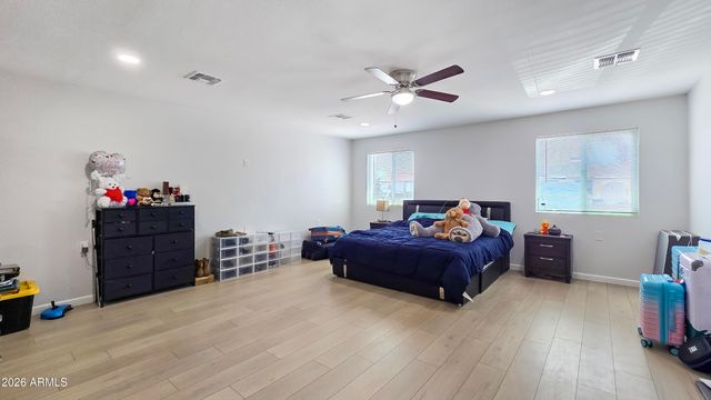 8012 W HIGHLAND Avenue, Phoenix, AZ 85033